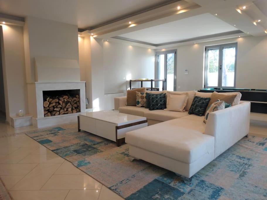 The White House Beach Villa Rafína Exteriér fotografie